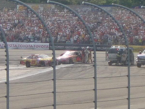 nascarpolicetofight07.jpg