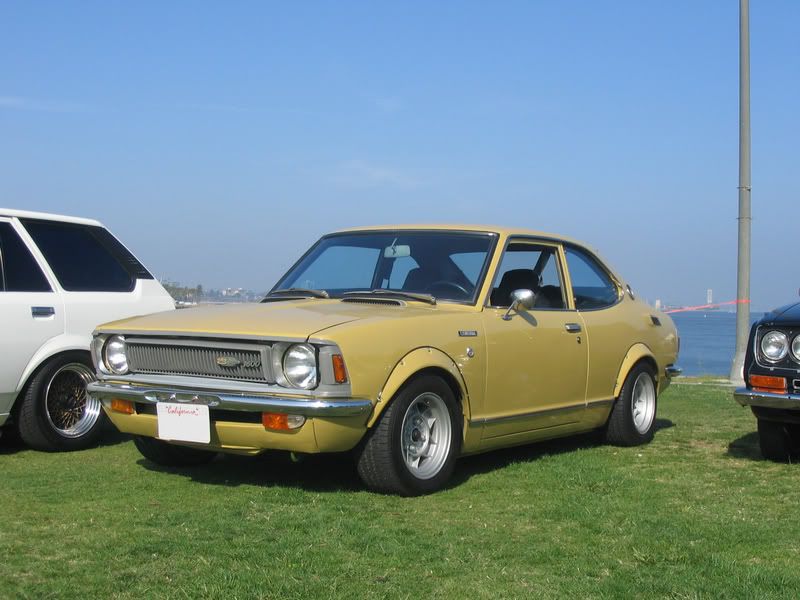 72Corolllayellow.jpg