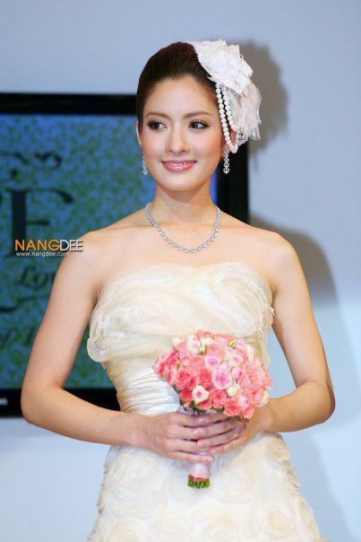 แอฟ ทักษอร สวยสง่า ในชุดเจ้าสาว แอฟ ทักษอร สวยสง่า ในชุดเจ้าสาว