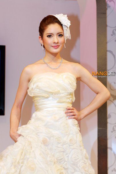 แอฟ ทักษอร สวยสง่า ในชุดเจ้าสาว แอฟ ทักษอร สวยสง่า ในชุดเจ้าสาว