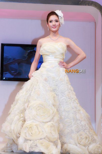 แอฟ ทักษอร สวยสง่า ในชุดเจ้าสาว แอฟ ทักษอร สวยสง่า ในชุดเจ้าสาว