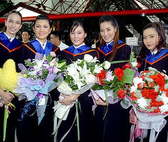 แบบทรงผม รับปริญญา ของเหล่าดารา แบบทรงผม รับปริญญา ของเหล่าดารา