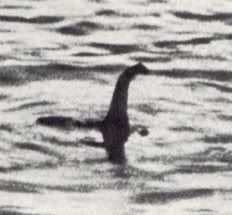 ภาพ หลักฐาน เนสซี Nessie สัตว์ประหลาดลึกลับใต้น้ำ แห่ง ทะเลสาบล็อค เนสส์ ที่ถูกตามล่าหาตัวมากที่สุด