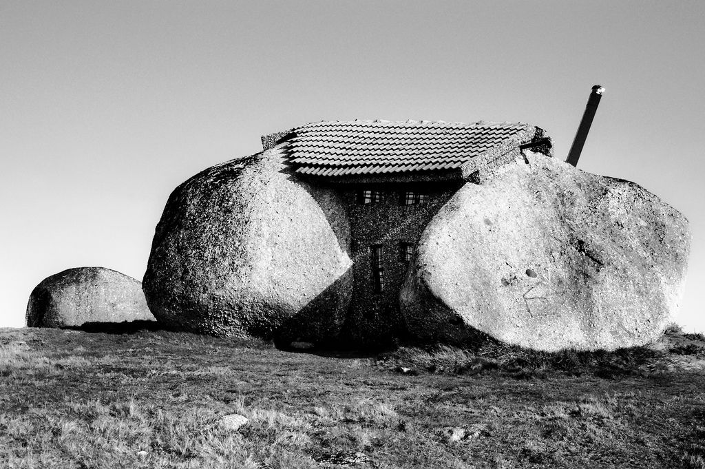 รูปภาพ บ้านหิน Stone house ของจริงที่โปรตุเกส