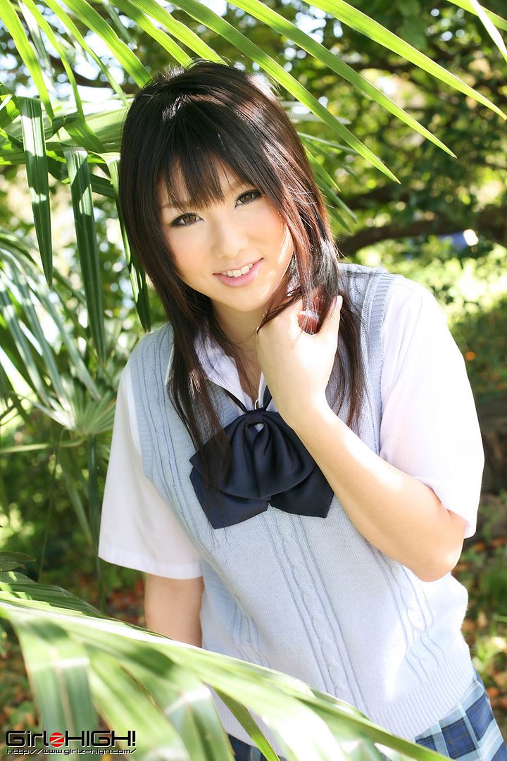 รูปภาพ Yukina Momoyama เซ็กซี่ น่ารักในชุดนักเรียน
