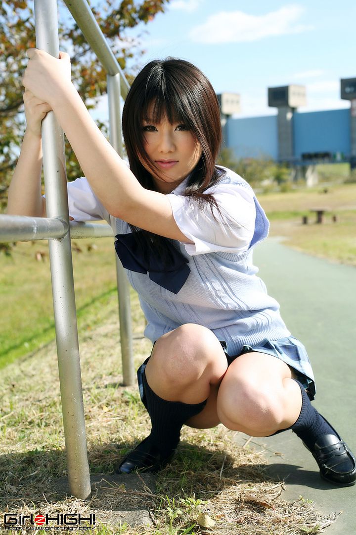 รูปภาพ Yukina Momoyama เซ็กซี่ น่ารักในชุดนักเรียน