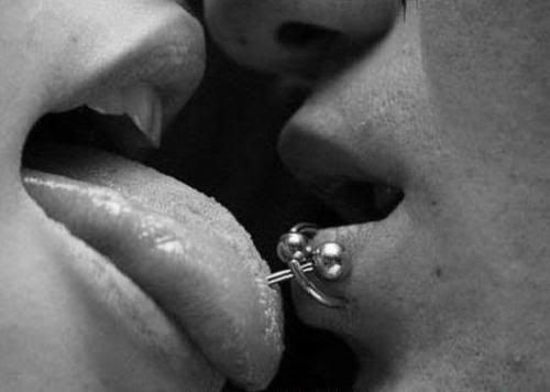 Marilyn Monroe · piercings · hearts · handcuffs Marilyn Monroe · piercings · hearts · handcuffs
