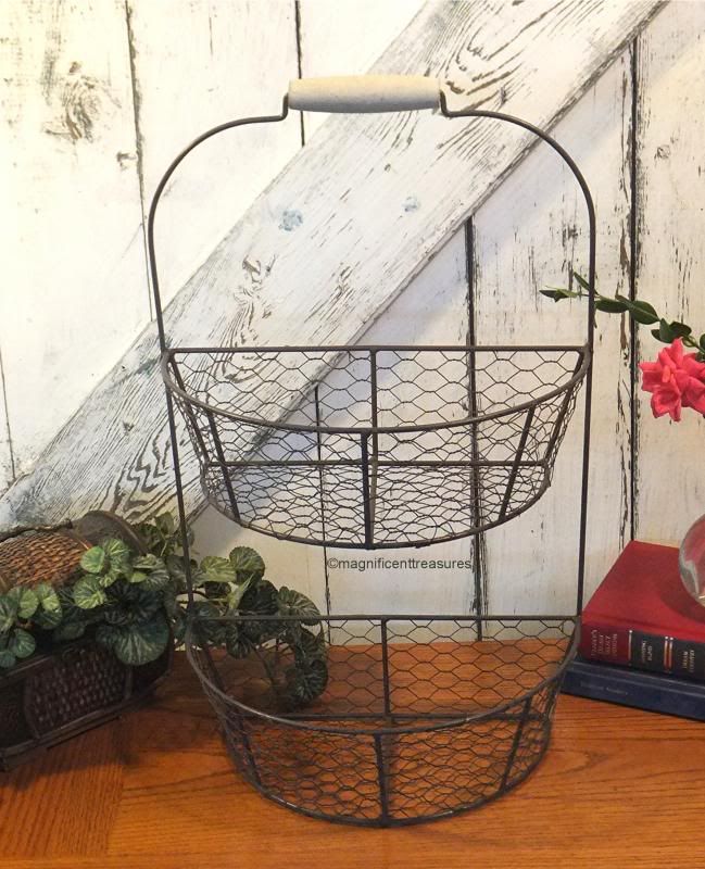 PRIMITIVE COUNTRY FARMHOUSE CHICKEN WIRE METAL WALL HANGING BASKET