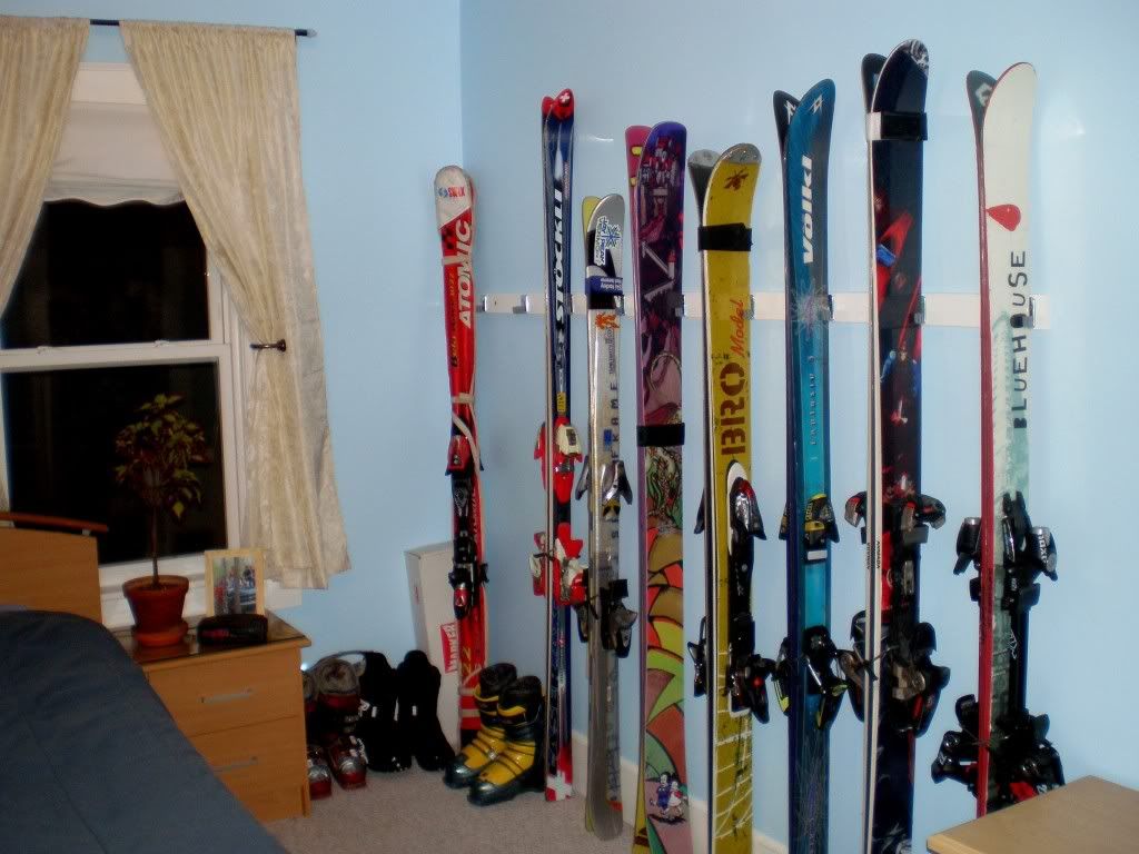 DIY Ski holder/rack/....20CHF..and easy