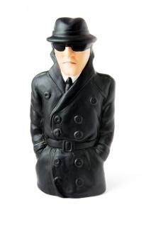 Mysterious Edward Snowden, ready for his aura reading