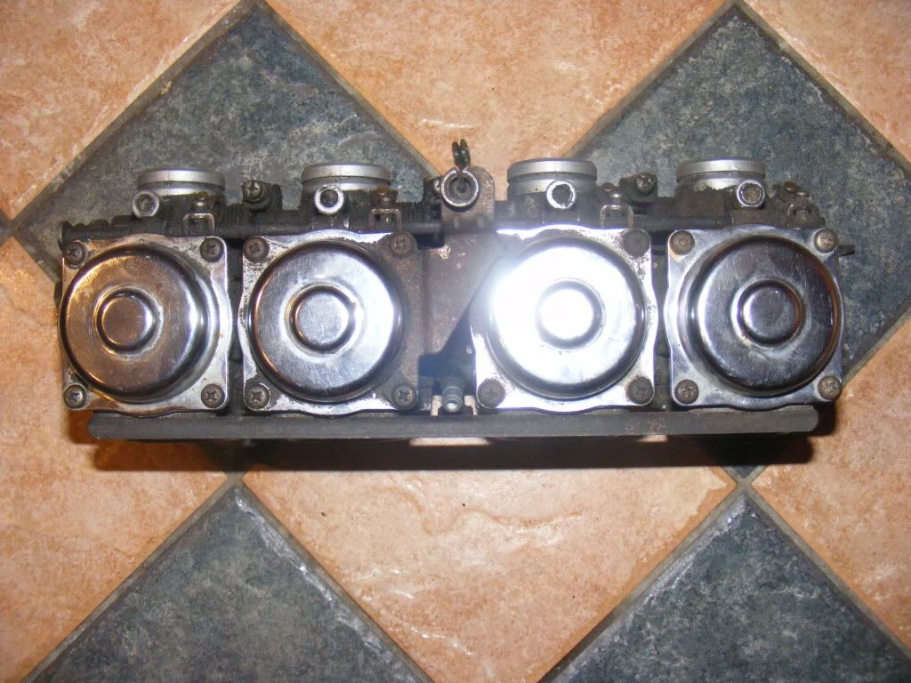 Bike carbs Mikuni i.d....GSXR750??? Retro Rides