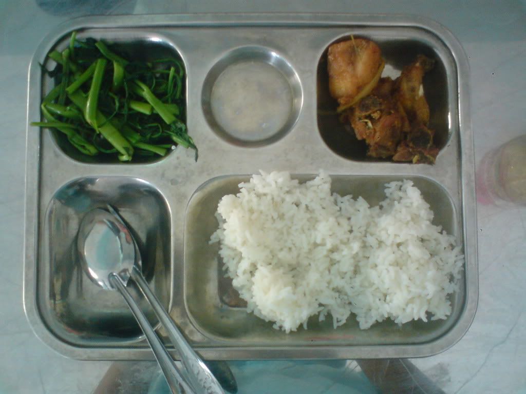 Cơm trưa của học sinh 20 nước có gì ?