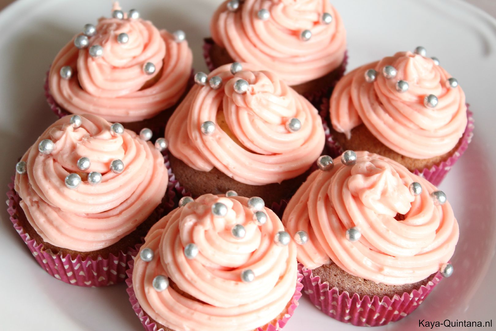 cupcakes met roze buttercream frosting