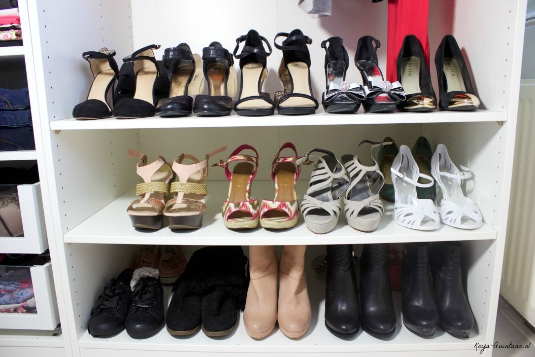 walk in closet shoes