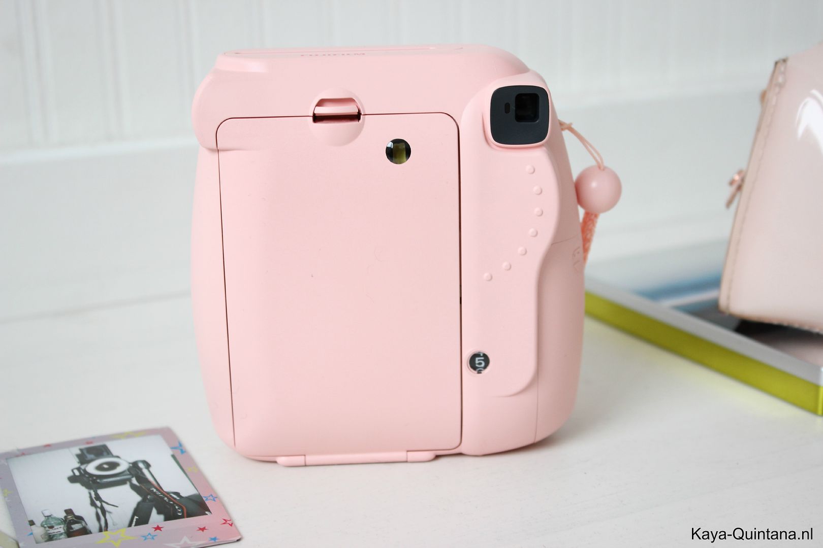 roze polaroid camera