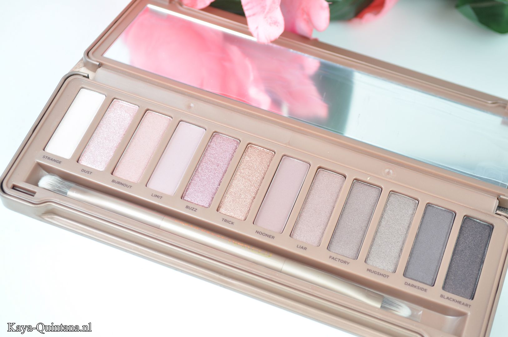 urban decay naked 3 palette swatches