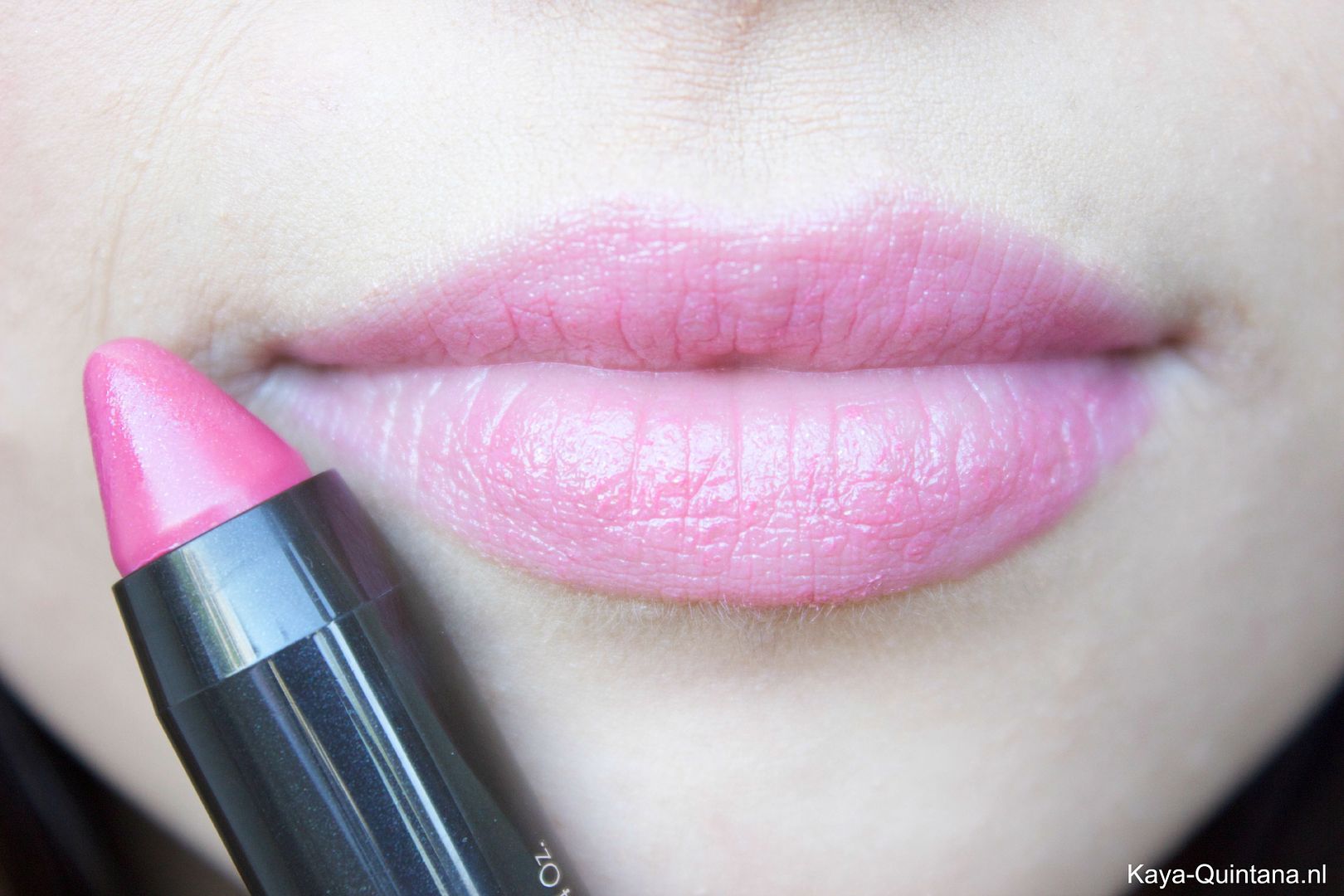 no7 high shine lip crayon in delicate pink