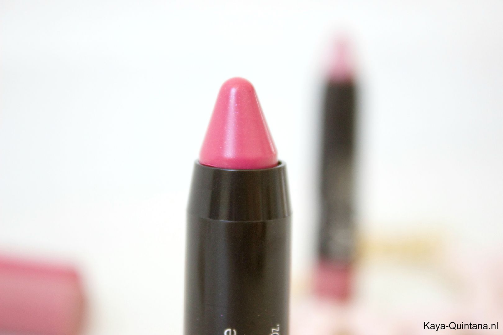 n07 lip crayon delicate pink
