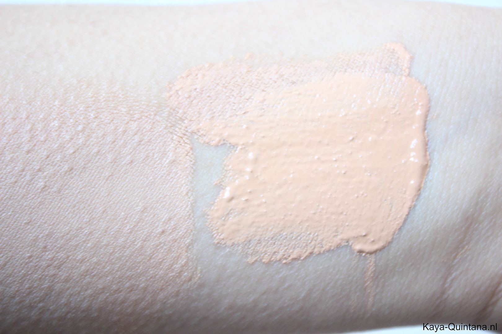 stay matte but not flat foundation in soft beige