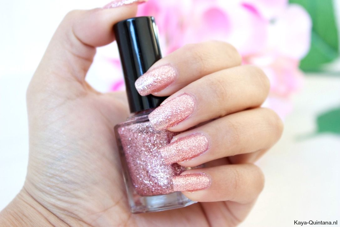 roze glitter nagellak