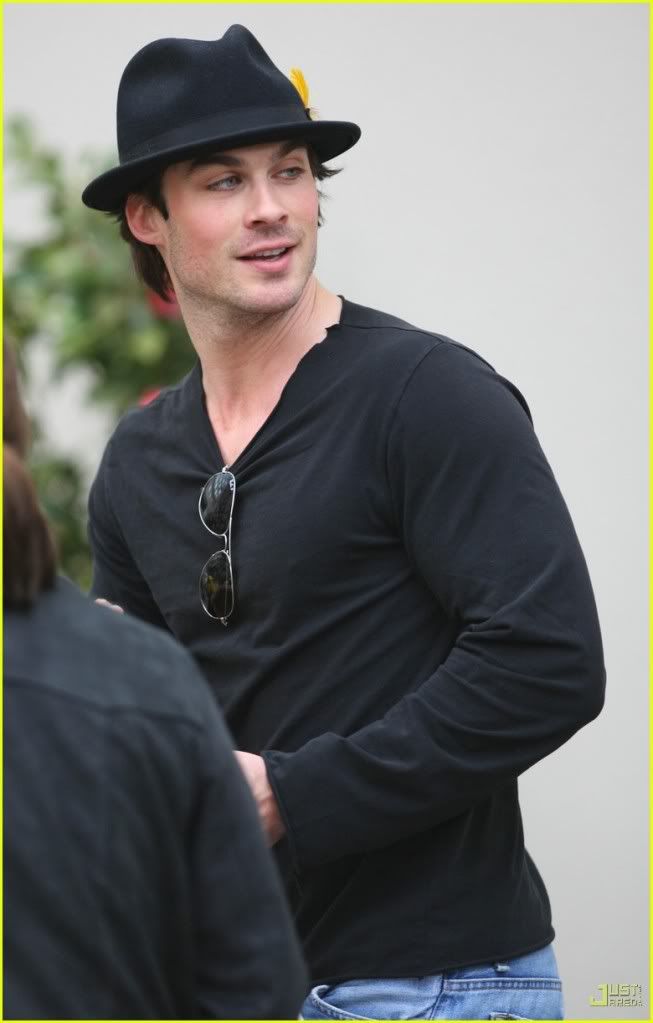 http://i232.photobucket.com/albums/ee236/shadowma1771/Twilight/ashley-greene-ian-somerhalder-coupl.jpg