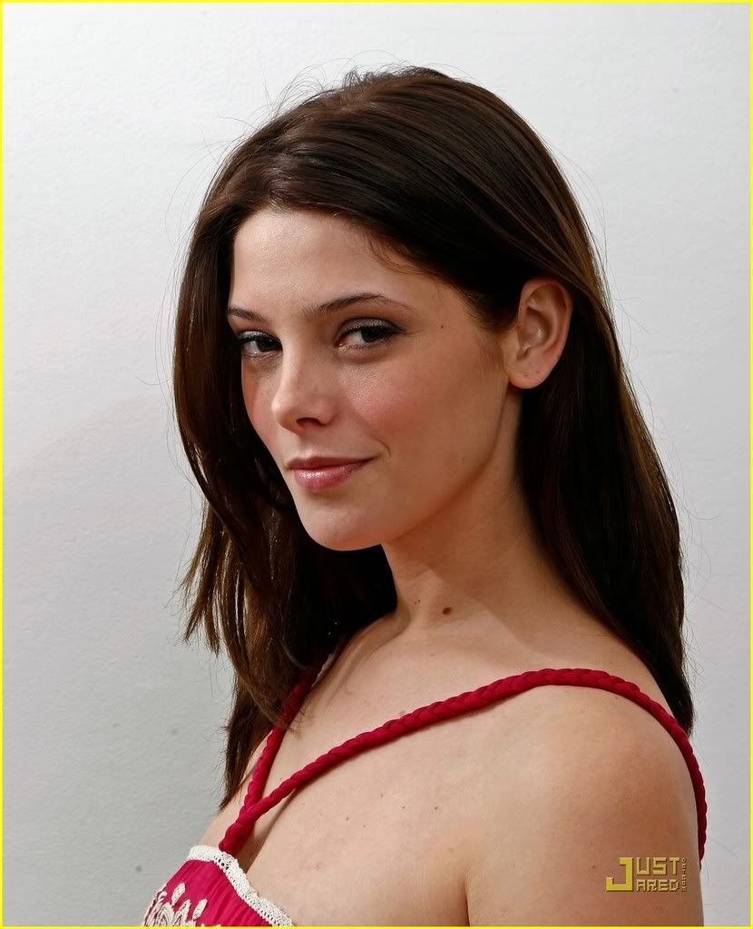 http://i232.photobucket.com/albums/ee236/shadowma1771/Twilight/ashley-greene-paul-joe-sister-03.jpg