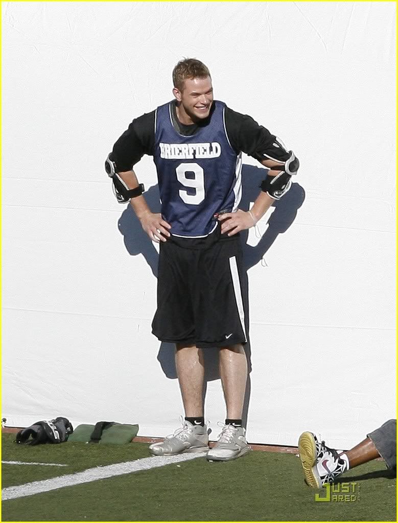 http://i232.photobucket.com/albums/ee236/shadowma1771/Twilight/kellan-lutz-lacrosse-player-04.jpg