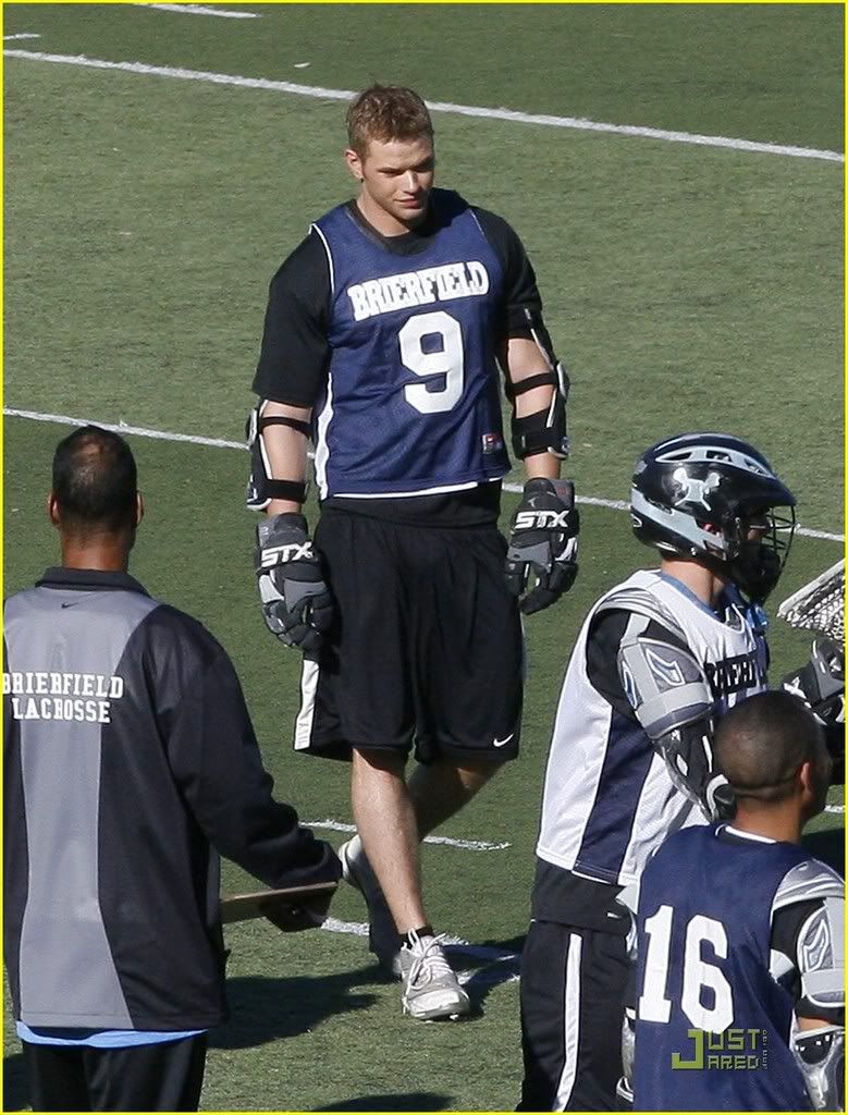 http://i232.photobucket.com/albums/ee236/shadowma1771/Twilight/kellan-lutz-lacrosse-player-09.jpg