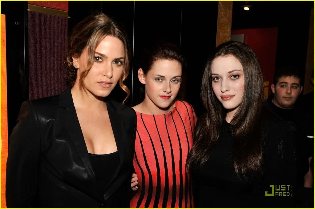 http://i232.photobucket.com/albums/ee236/shadowma1771/Twilight/kristen-stewart-adventureland-pr-11.jpg