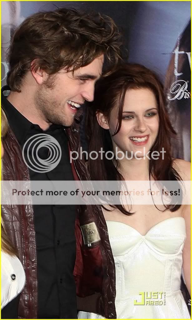 http://i232.photobucket.com/albums/ee236/shadowma1771/Twilight/kristen-stewart-rob-pattinson-mu-4.jpg