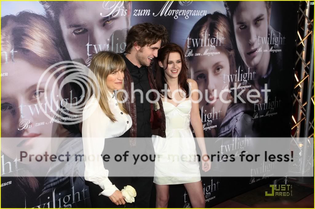 http://i232.photobucket.com/albums/ee236/shadowma1771/Twilight/kristen-stewart-rob-pattinson-mu-7.jpg