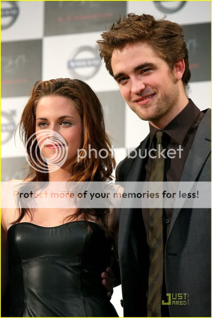 http://i232.photobucket.com/albums/ee236/shadowma1771/Twilight/kristen-stewart-rob-pattinson-ta-11.jpg