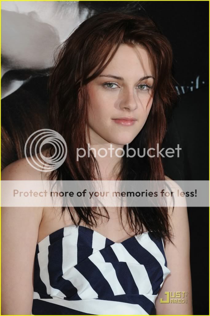 http://i232.photobucket.com/albums/ee236/shadowma1771/Twilight/kristen-stewart-twilight-paris-07.jpg