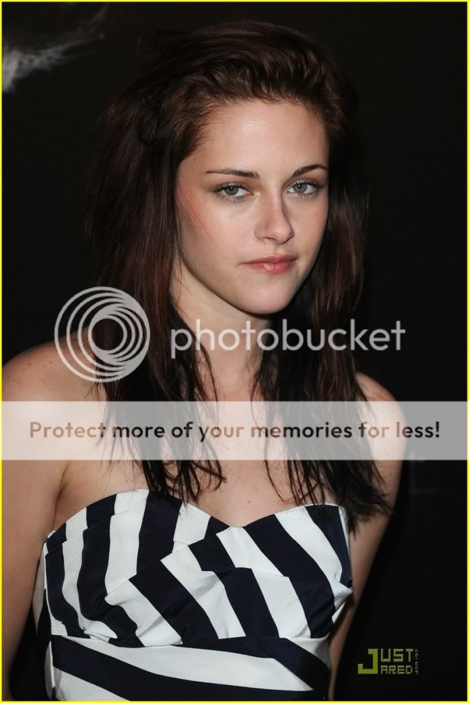 http://i232.photobucket.com/albums/ee236/shadowma1771/Twilight/kristen-stewart-twilight-paris-23.jpg