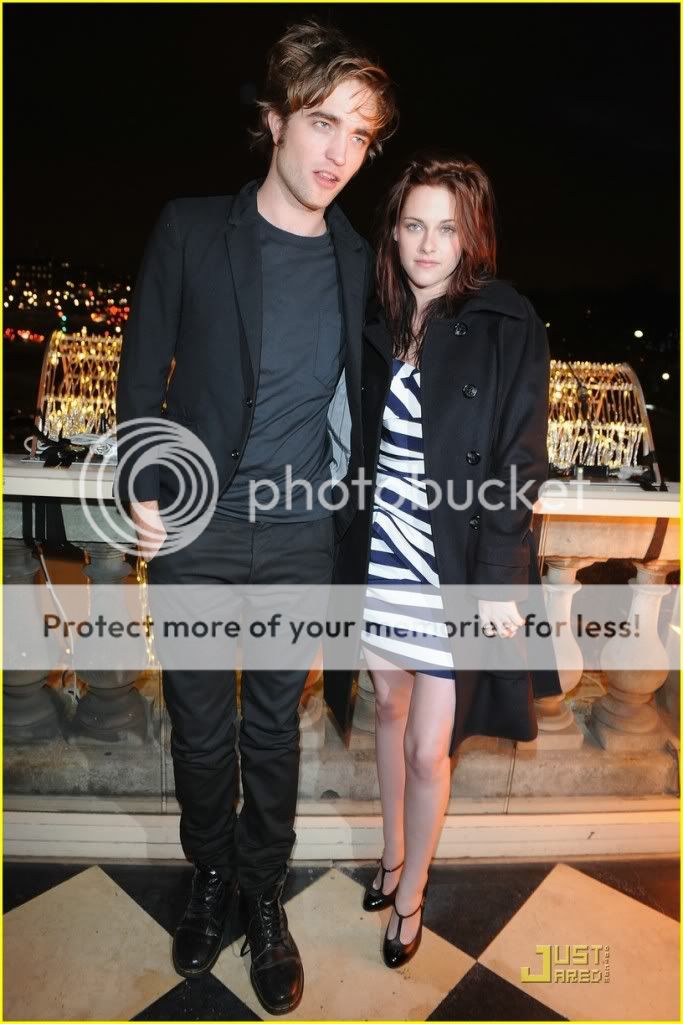 http://i232.photobucket.com/albums/ee236/shadowma1771/Twilight/kristen-stewart-twilight-paris-24.jpg