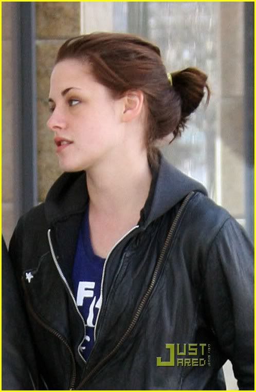 http://i232.photobucket.com/albums/ee236/shadowma1771/Twilight/kristen-strewart-michael-sushi-s-1.jpg