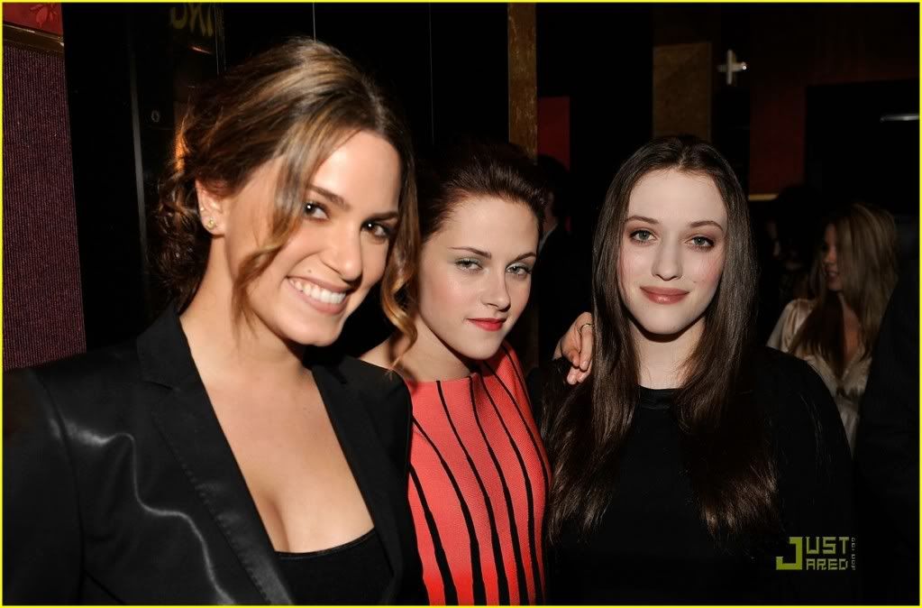 http://i232.photobucket.com/albums/ee236/shadowma1771/Twilight/nikki-reed-adventureland-premier-2.jpg