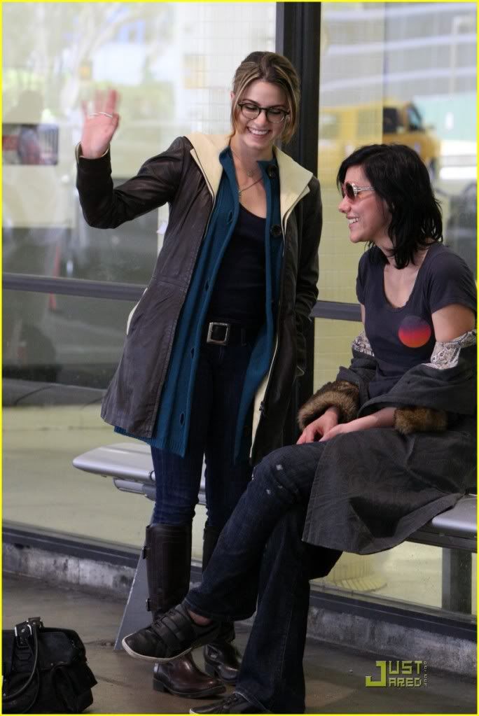 http://i232.photobucket.com/albums/ee236/shadowma1771/Twilight/nikki-reed-sage-lax-04.jpg