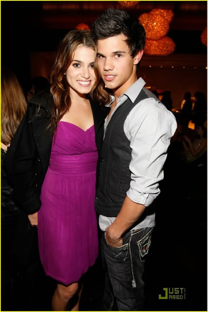 http://i232.photobucket.com/albums/ee236/shadowma1771/Twilight/nikki-reed-taylor-lautner-salute-2.jpg