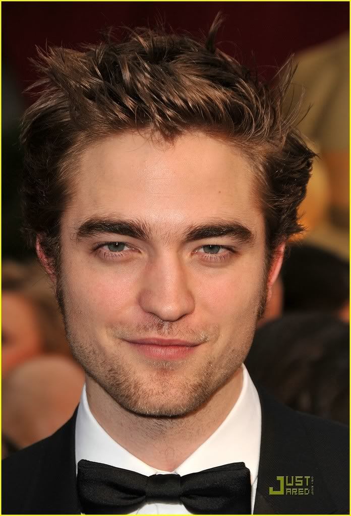 http://i232.photobucket.com/albums/ee236/shadowma1771/Twilight/robert-pattinson-2009-oscars-04.jpg