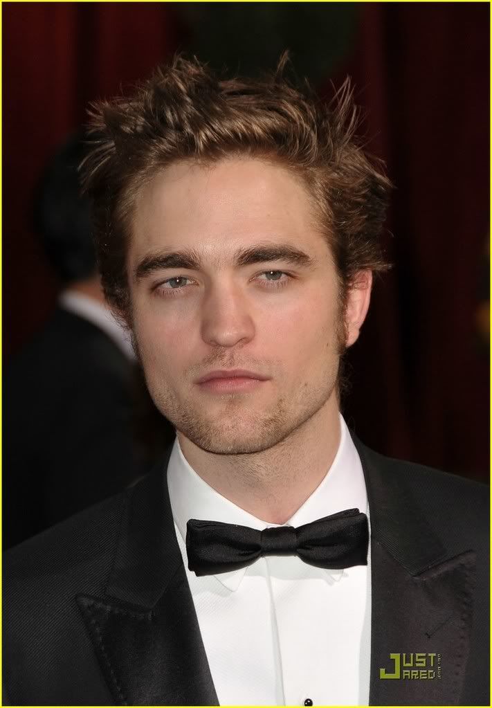 http://i232.photobucket.com/albums/ee236/shadowma1771/Twilight/robert-pattinson-2009-oscars-05.jpg