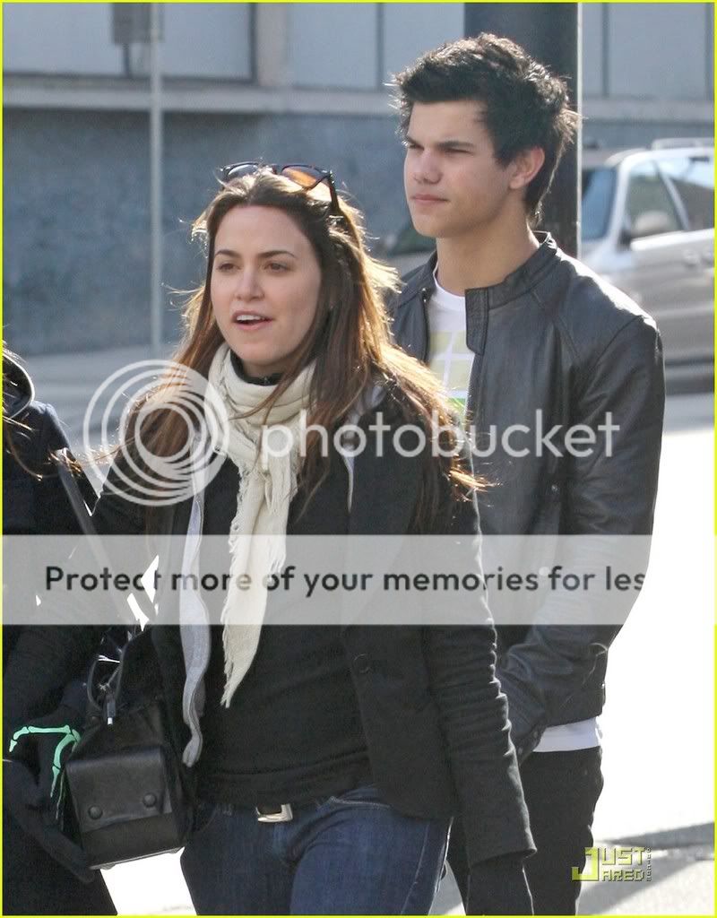 http://i232.photobucket.com/albums/ee236/shadowma1771/Twilight/taylor-lautner-dirt-bike-12.jpg