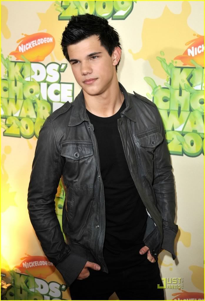 http://i232.photobucket.com/albums/ee236/shadowma1771/Twilight/taylor-lautner-kids-choice-award-1.jpg