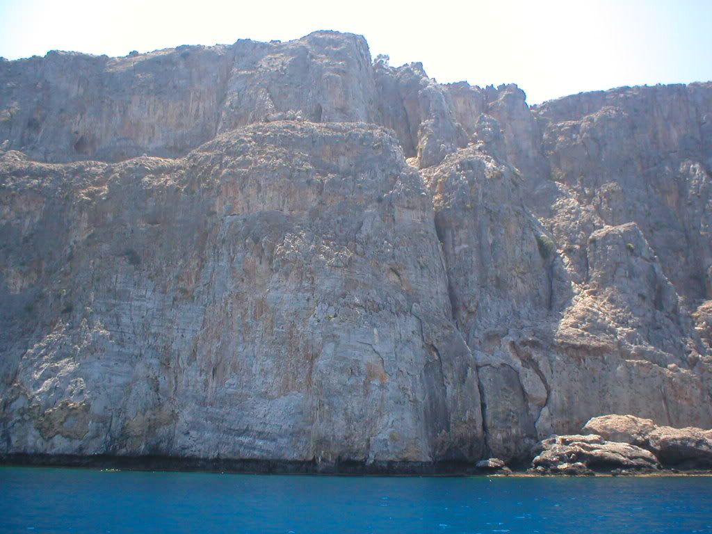 https://i232.photobucket.com/albums/ee53/SFSSnake/Random/18_GunsofNavaroneDivingClifffromboa.jpg